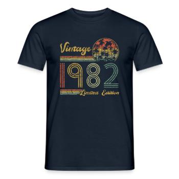 Vintage 1982 Limited Edition - Männer T-Shirt - Navy - Vorne - AI Model Male 178 light (178cm)