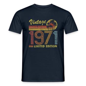 Vintage 1971 Limited Edition - Männer T-Shirt - Navy - Vorne - AI Model Male 178 light (178cm)