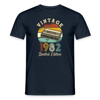 Vintage 1982 - Männer T-Shirt - Navy - Vorne - AI Model Male 178 light (178cm)