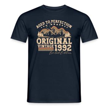 Jahrgang 1992 geboren Vintage Geburtstag Geschenk - Männer T-Shirt - Navy - Vorne - AI Model Male 178 light (178cm)