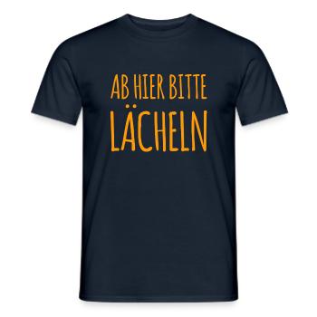 ab hier bitte lächeln - Männer T-Shirt - Navy - Vorne - AI Model Male 178 light (178cm)