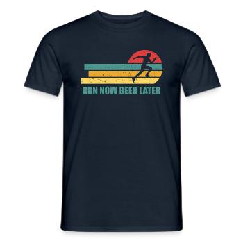 Runners Marathon Running Bière plus tard maintenant - T-shirt homme - marine - Devant - AI Model Male 178 light (178cm)