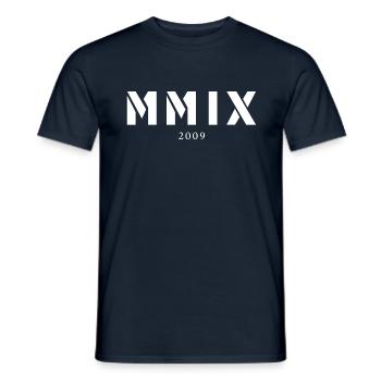 Chiffre romain année de naissance Fabriqué en 2009 - T-shirt homme - marine - Devant - AI Model Male 178 light (178cm)
