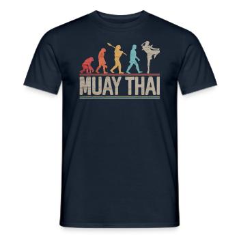 Muay Thai Evolution Kickboxen Kampfkünste - Männer T-Shirt - Navy - Vorne - AI Model Male 178 light (178cm)