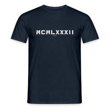 Römische Zahl Geburtsjahr Made in 1982 - Männer T-Shirt - Navy - Vorne - AI Model Male 178 light (178cm)