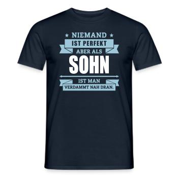 Funshirt Sohn - Männer T-Shirt - Navy - Vorne - AI Model Male 178 light (178cm)