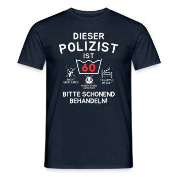 Dieser Polizist ist 60. Schonend behandeln - Männer T-Shirt - Navy - Vorne - AI Model Male 178 light (178cm)