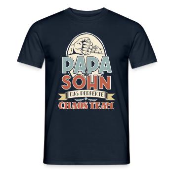 Papa & Sohn, Perfekte Chaos Team - Männer T-Shirt - Navy - Vorne - AI Model Male 178 light (178cm)
