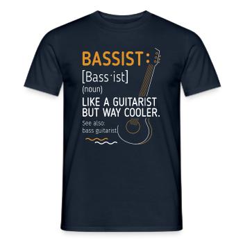 Bassist Wie Ein Gitarrist Nur Cooler - Männer T-Shirt - Navy - Vorne - AI Model Male 178 light (178cm)