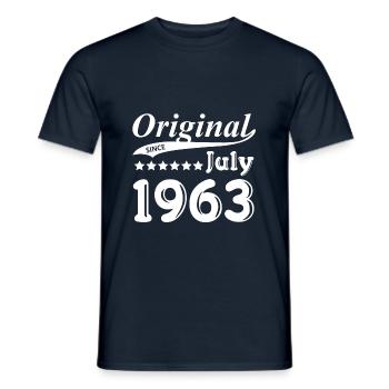 Depuis Juillet 1963 origine cadeau - T-shirt homme - marine - Devant - AI Model Male 178 light (178cm)