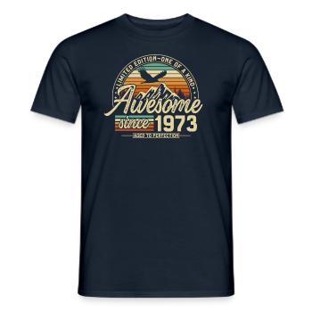 Awesome since 1973 Vintage Jahrgang Geburtstag - Männer T-Shirt - Navy - Vorne - AI Model Male 178 light (178cm)