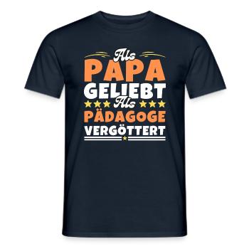 Als Papa geliebt, als Pädagoge vergöttert - Männer T-Shirt - Navy - Vorne - AI Model Male 178 light (178cm)