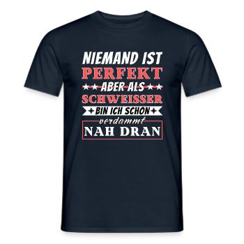Niemand ist Perfekt - Schweißer sind nah dran - Männer T-Shirt - Navy - Vorne - AI Model Male 178 light (178cm)