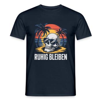 Skull mit Basecap Sonnenbrille am Strand - Männer T-Shirt - Navy - Vorne - AI Model Male 178 light (178cm)