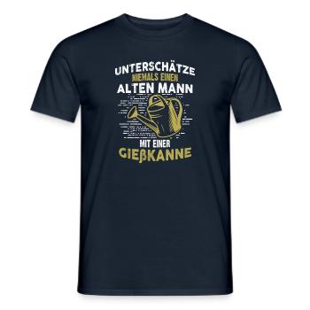 Unterschätze niemals einen Mann mit Gießkanne! Fun - Männer T-Shirt - Navy - Vorne - AI Model Male 178 light (178cm)