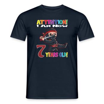 Anniversaire Ninja Boy J'ai maintenant 7 ans - T-shirt homme - marine - Devant - AI Model Male 178 light (178cm)