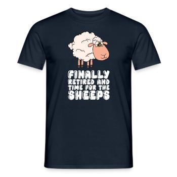 Enfin à la retraite et du temps pour les moutons - T-shirt homme - marine - Devant - AI Model Male 178 light (178cm)
