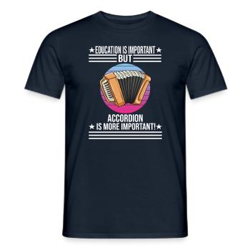 L’éducation est importante, mais l’accordéon est plus - T-shirt homme - marine - Devant - AI Model Male 178 light (178cm)