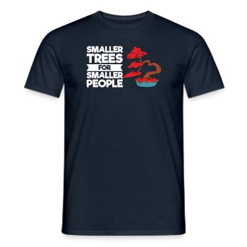 Smaller Trees For Smaller People - Männer T-Shirt - Navy - Vorne - AI Model Male 178 light (178cm)