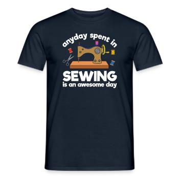 Chaque jour passé à coudre est un jour génial - T-shirt homme - marine - Devant - AI Model Male 178 light (178cm)