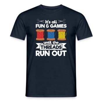 Tout est amusant et ludique jusqu’à ce que les fils s’épuisent - T-shirt homme - marine - Devant - AI Model Male 178 light (178cm)