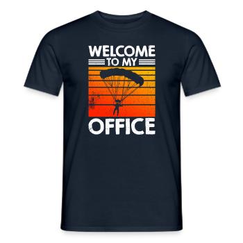 Bienvenue dans mon bureau - T-shirt homme - marine - Devant - AI Model Male 178 light (178cm)