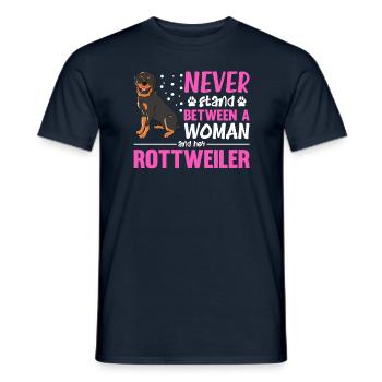 Ne vous tenez jamais entre une femme et son rottweiler - T-shirt homme - marine - Devant - AI Model Male 178 light (178cm)