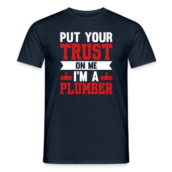 Fais confiance à moi Je suis plombier - T-shirt homme - marine - Devant - AI Model Male 178 light (178cm)
