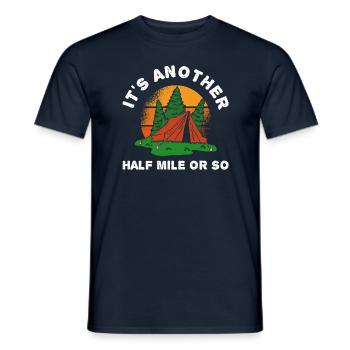 It's Another Half Mile Or So Scout Leader - Männer T-Shirt - Navy - Vorne - AI Model Male 178 light (178cm)
