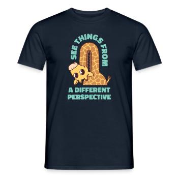 La girafe voit les choses d’un point de vue différent - T-shirt homme - marine - Devant - AI Model Male 178 light (178cm)