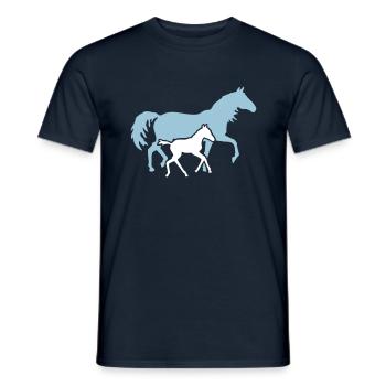 Stute mit Fohlen 2C - Männer T-Shirt - Navy - Vorne - AI Model Male 178 light (178cm)