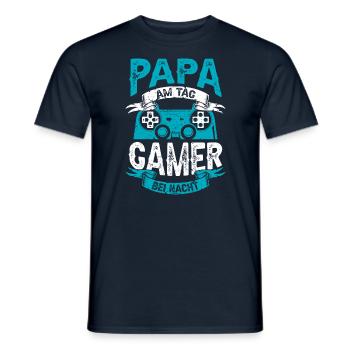 PAPA AM TAG GAMER BEI NACHT | Vater Gaming Zocker - Männer T-Shirt - Navy - Vorne - AI Model Male 178 light (178cm)