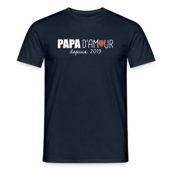 papa amour depuis 2019 cadeau fete papa - T-shirt homme - marine - Devant - AI Model Male 178 light (178cm)