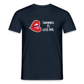 Lippen Sommer Urlaub Strand Meer - Männer T-Shirt - Navy - Vorne - AI Model Male 178 light (178cm)