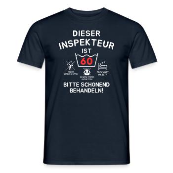 This inspector is 60 years old. - Men's T-Shirt - navy - Front - AI Model Male 178 light (178cm)