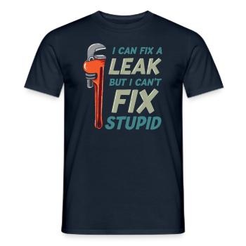 I Can Fix A Leak But I Can't Fix Stupid Funny - Männer T-Shirt - Navy - Vorne - AI Model Male 178 light (178cm)