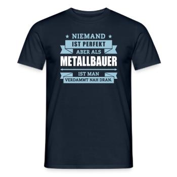 Funshirt Metallbauer - Männer T-Shirt - Navy - Vorne - AI Model Male 178 light (178cm)
