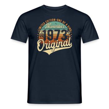 November 1973 Jahrgang Vintage Retro Geburtstag - Männer T-Shirt - Navy - Vorne - AI Model Male 178 light (178cm)