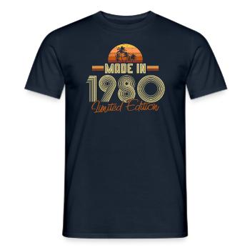 1980 né cadeau d'anniversaire rétro - T-shirt homme - marine - Devant - AI Model Male 178 light (178cm)