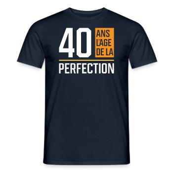 Cadeau anniversaire homme 40 ans l'age de la - T-shirt homme - marine - Devant - AI Model Male 178 light (178cm)