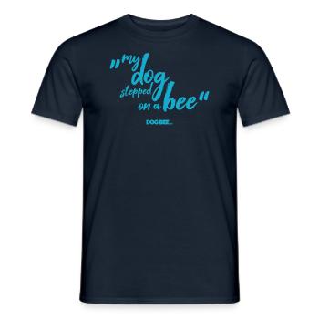 My Dog stepped on a Bee - 01 - Männer T-Shirt - Navy - Vorne - AI Model Male 178 light (178cm)