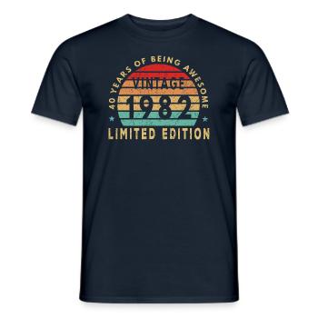 1982 vintage 40 years of being awesome - Men's T-Shirt - navy - Front - AI Model Male 178 light (178cm)