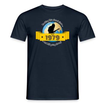 45ème anniversaire Fait vibrer cette planète depuis 08/1979 - T-shirt homme - marine - Devant - AI Model Male 178 light (178cm)