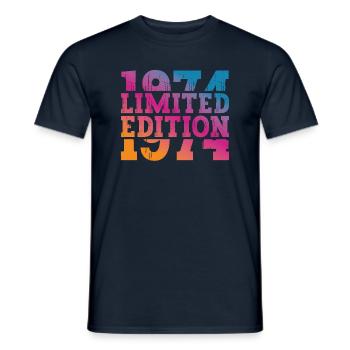 Édition limitée de 1974 - T-shirt homme - marine - Devant - AI Model Male 178 light (178cm)
