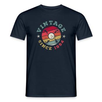 1994 Jahrgang Vintage Geburtstag Geschenk - Männer T-Shirt - Navy - Vorne - AI Model Male 178 light (178cm)