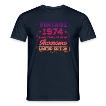 Vintage 1974 - Männer T-Shirt - Navy - Vorne - AI Model Male 178 light (178cm)