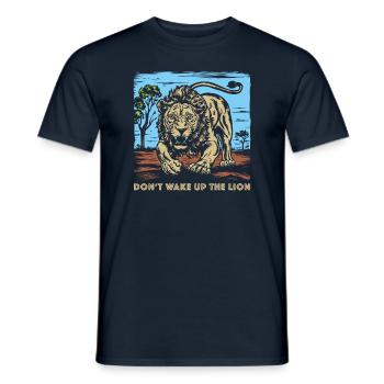 African Lion 2024 01 - Männer T-Shirt - Navy - Vorne - AI Model Male 178 light (178cm)