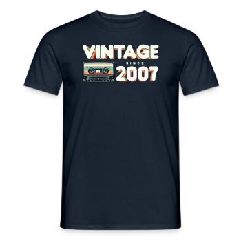 Rétro Vintage 2007 Nostalgique Anniversaire Hommes Femmes - T-shirt homme - marine - Devant - AI Model Male 178 light (178cm)