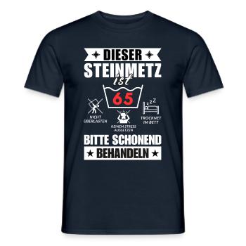 Dieser Steinmetz ist 65. Schonend behandeln - Männer T-Shirt - Navy - Vorne - AI Model Male 178 light (178cm)