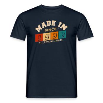Made in 1958 anniversaire 66 ans - T-shirt homme - marine - Devant - AI Model Male 178 light (178cm)